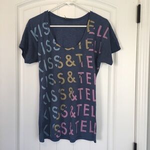 Sparkle & Fade Blue Kiss & Tell Tee Size Small